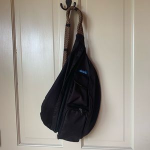 KAVU ROPE SLING BAG BLACK / BROWN